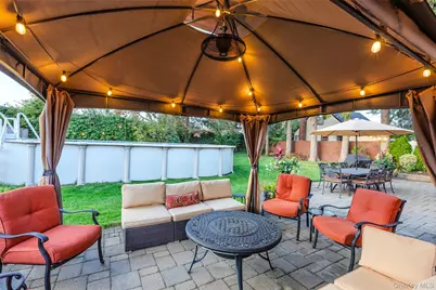 56 Kingston Avenue, Hicksville, NY 11801 - Photo 21