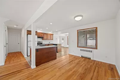 1051 Park Lane N, Franklin Square, NY 11010 - Photo 7