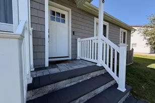 8 Mayflower Ct, Brentwood, NY 11717 - Photo 11