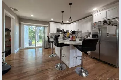 8 Mayflower Court, Brentwood, NY 11717 - Photo 3
