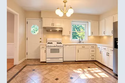 174 Waverly Road, Scarsdale, NY 10583 - Photo 9