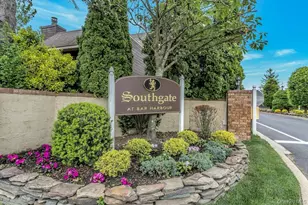 148 Southgate Cir, Massapequa Park, NY 11762 - Photo 3