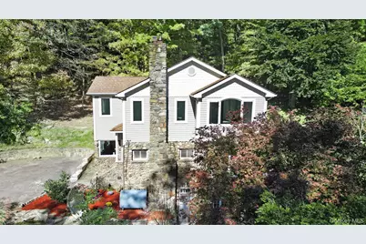 3811 Wood Street, Jefferson Valley, NY 10535 - Photo 3