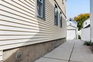 93-27 207th St, Queens Village, NY 11428 - Photo 15