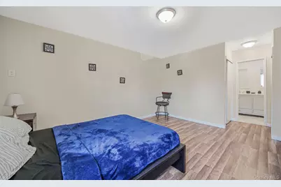 180 Branch Avenue, Central Islip, NY 11722 - Photo 17