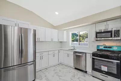 180 Branch Avenue, Central Islip, NY 11722 - Photo 13