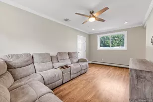 3 Lesley Dr, Syosset, NY 11791 - Photo 13