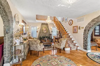 315 Wynsum Avenue, Merrick, NY 11566 - Photo 5
