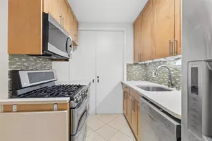 70-25 Yellowstone Blvd, Forest Hills, NY 11375 - Photo 7
