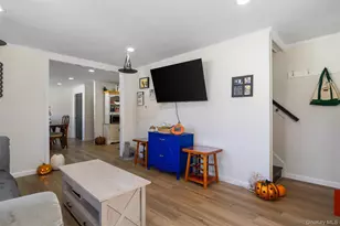125 Carroll Ave, Ronkonkoma, NY 11779 - Photo 5
