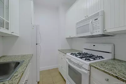 1250 North Avenue #204, New Rochelle, NY 10804 - Photo 9