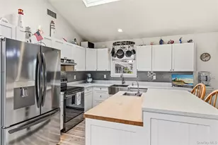67 Wakeman Rd, Hampton Bays, NY 11946 - Photo 9