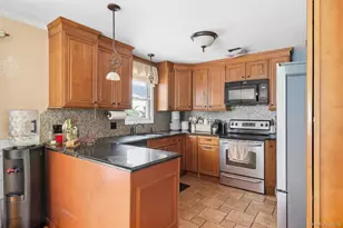 208 Island Pkwy W, Island Park, NY 11558 - Photo 9