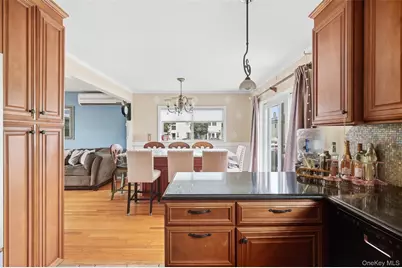 208 Island Parkway W, Island Park, NY 11558 - Photo 11