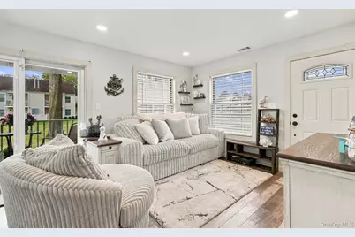 100 Fairview Circle, Middle Island, NY 11953 - Photo 9
