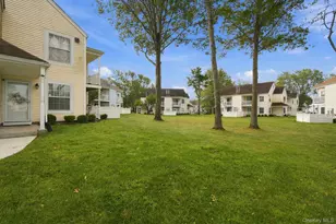 100 Fairview Cir, Middle Island, NY 11953 - Photo 3