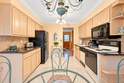 2306 Pine Avenue, Ronkonkoma, NY 11779 - Photo 19