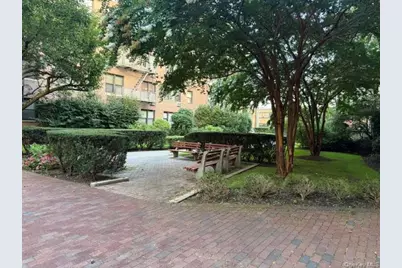 3 Birchwood Court #4M, Mineola, NY 11501 - Photo 17