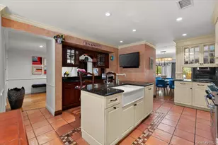 144 The Crescent Crescent, Roslyn, NY 11577 - Photo 7