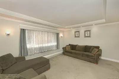 245 N Fulton Avenue, Lindenhurst, NY 11757 - Photo 5