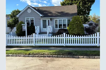 8 Walnut Place, Lindenhurst, NY 11757 - Photo 1