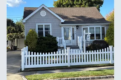 8 Walnut Place, Lindenhurst, NY 11757 - Photo 3