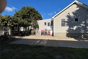 8 Walnut Pl, Lindenhurst, NY 11757 - Photo 27