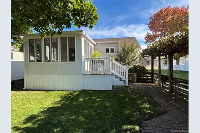 8 Walnut Place, Lindenhurst, NY 11757 - Photo 15