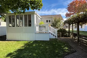 8 Walnut Pl, Lindenhurst, NY 11757 - Photo 15