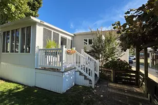 8 Walnut Pl, Lindenhurst, NY 11757 - Photo 29