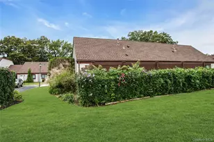 94 Gauguin Ct, Middle Island, NY 11953 - Photo 23