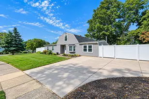 27 Lehigh Ln, Farmingville, NY 11738 - Photo 3