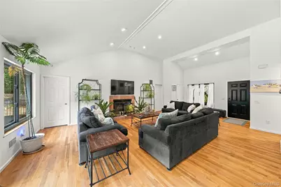 7 Bridle Path, Westhampton Beach, NY 11978 - Photo 5