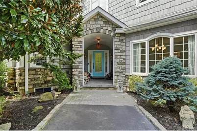 19 Judith Place, East Islip, NY 11730 - Photo 3