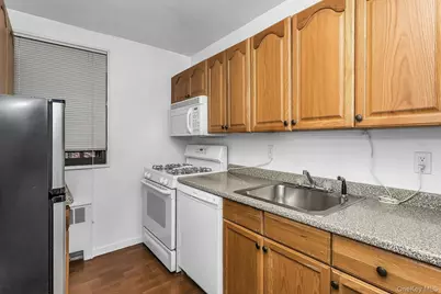 244-25 57th Drive #G6 Upper, Douglaston, NY 11362 - Photo 9