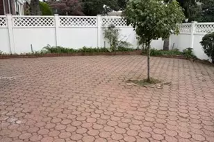 916 Center Dr, Franklin Square, NY 11010 - Photo 13
