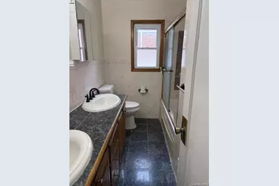 916 Center Drive, Franklin Square, NY 11010 - Photo 5