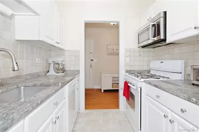 50 N Broadway #1J, White Plains, NY 10603 - Photo 5