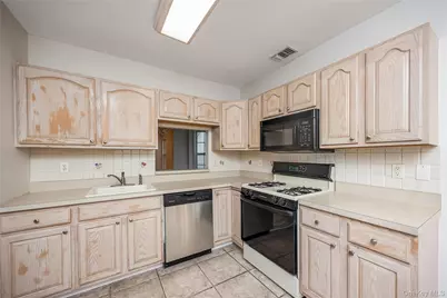 14 Sophia Drive, Middle Island, NY 11953 - Photo 5