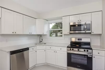 1182 E 3rd Avenue, Bay Shore, NY 11706 - Photo 9
