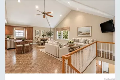 22 Clover Avenue, Floral Park, NY 11001 - Photo 9