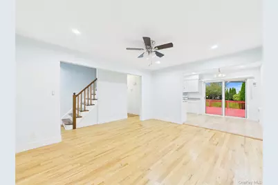 39 Croyden Lane, Hicksville, NY 11801 - Photo 5