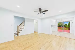39 Croyden Ln, Hicksville, NY 11801 - Photo 5