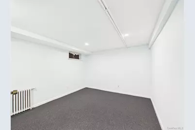 39 Croyden Lane, Hicksville, NY 11801 - Photo 23