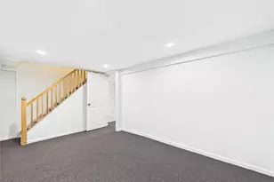 39 Croyden Ln, Hicksville, NY 11801 - Photo 21