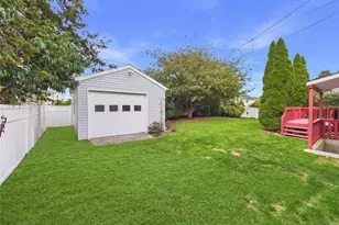 39 Croyden Ln, Hicksville, NY 11801 - Photo 29