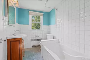 29 Coralyn Ave, White Plains, NY 10605 - Photo 23