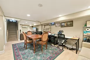 39 Primrose Dr, New Hyde Park, NY 11040 - Photo 17
