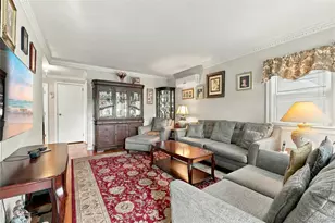 39 Primrose Dr, New Hyde Park, NY 11040 - Photo 5