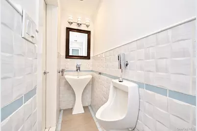 2561 Fenton Avenue #Whole House, Bronx, NY 10469 - Photo 23
